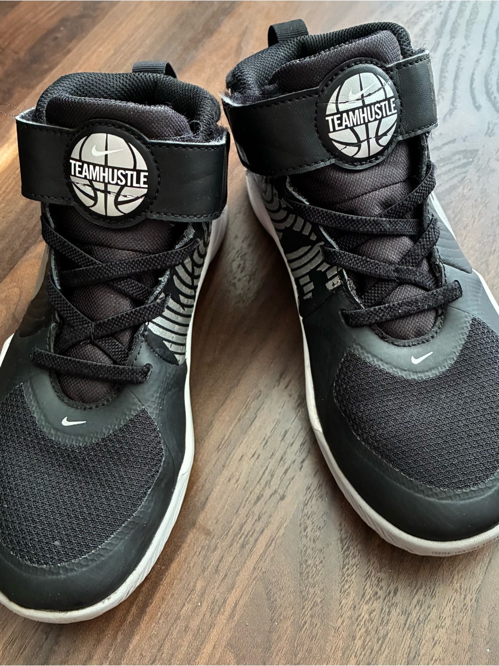 Nike TeamHustle Boys size 2 Black & White High-Top Basketball Shoes